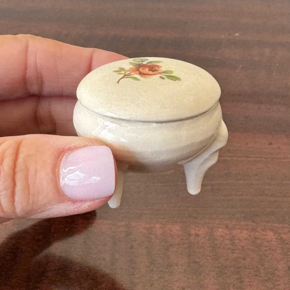 Vintage Mini Ceramic Trinket Box with Rose Design – Footed Keepsake Dish